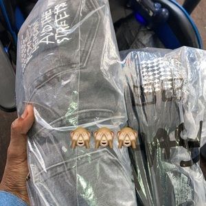 Gray faded black Ksubi jeans)Also with a all black ksubi jeans)Both size 32)